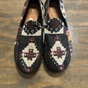 TOMS Tapestry Pattern Slip-On Loafers in Black and Cream